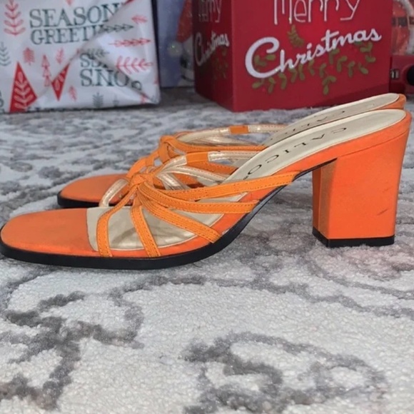 ORANGE HEELS - Picture 4 of 8